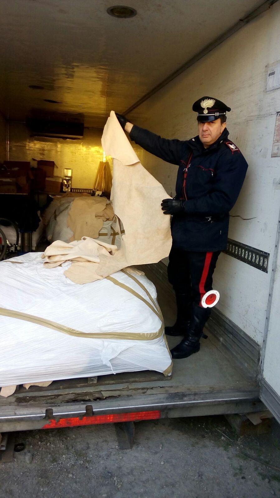 Il pellame ritrovato dai carabinieri