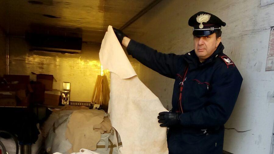 Il pellame ritrovato dai carabinieri