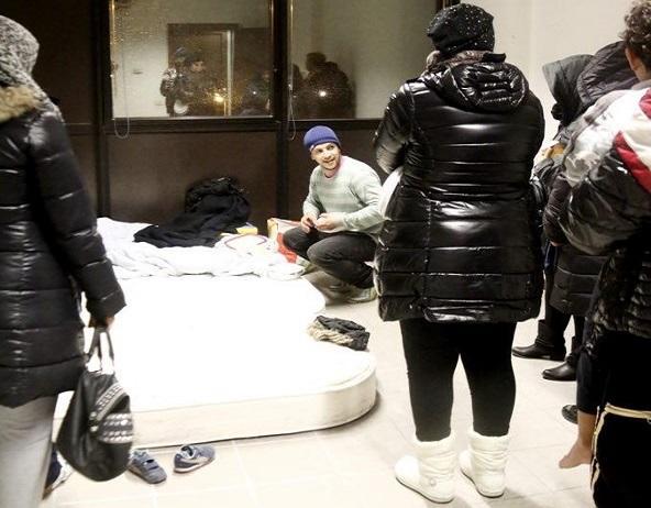 Venti famiglie occupano la "torre" della Cigna 