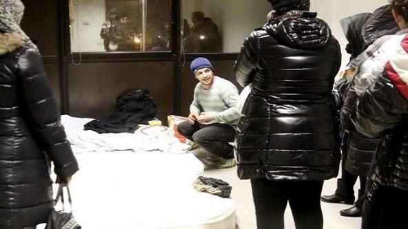 Venti famiglie occupano la "torre" della Cigna