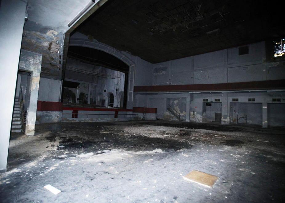 Ecco come si presenta oggi l’ex sala cinematografica dell’Adriano (Foto Nucci)