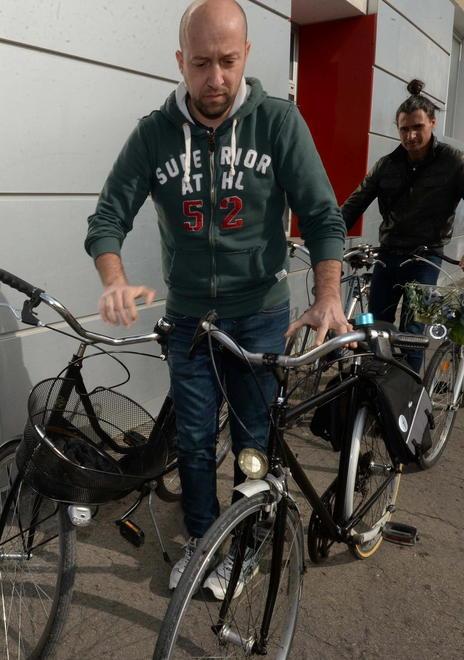 Tutti in fila: piace la targa per la bici con il microchip 
