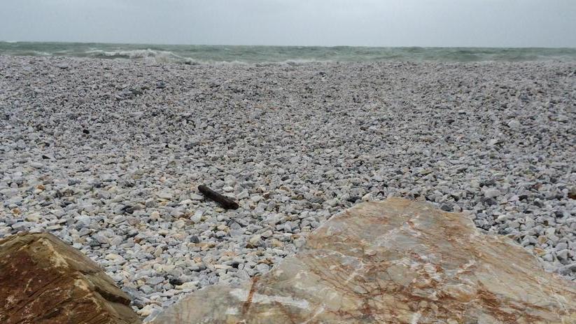 Il mare d’inverno? È tutto di ghiaia