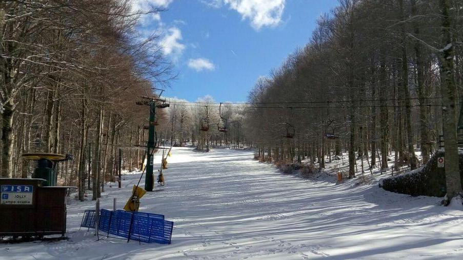 Spruzzata di neve in Amiata Si lavora per tornare a sciare