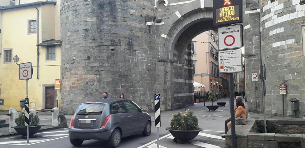 Caccia a chi usa il pass del caro estinto 