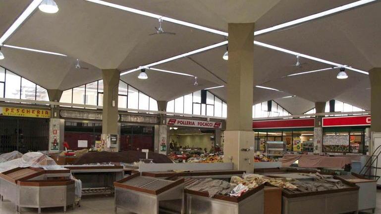 Nuove idee su Stagi, mercato e municipio