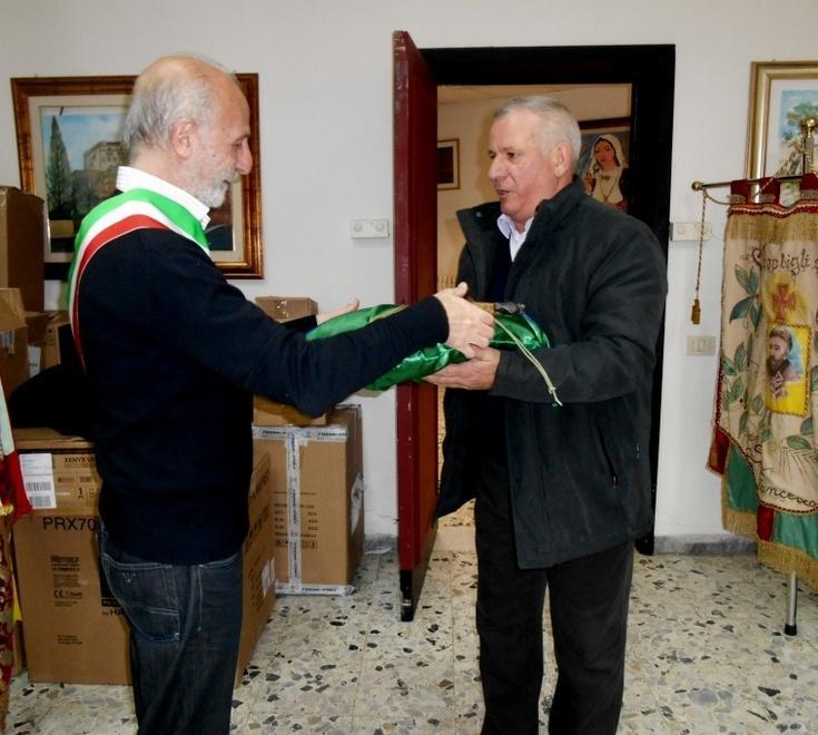 Pariglie, il magico spadino al sindaco di Bonorva 