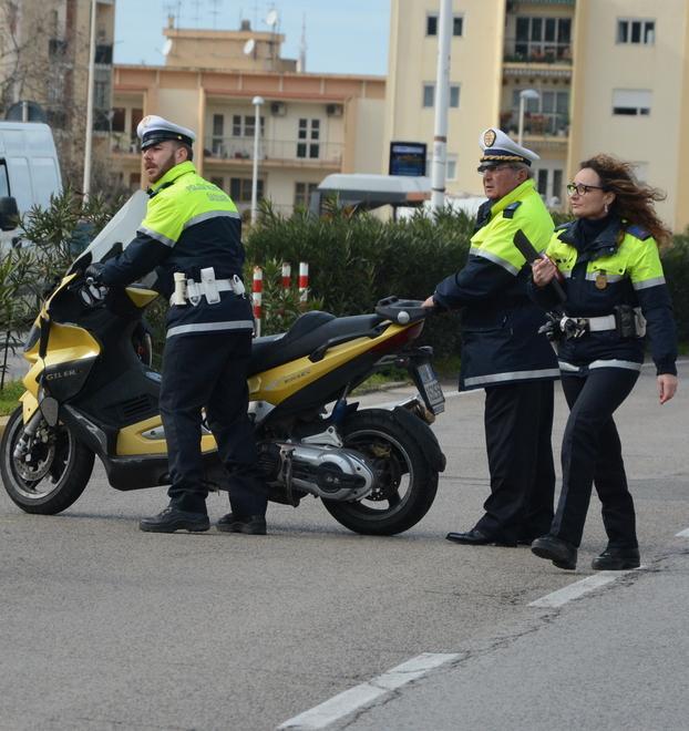 Famiglia travolta sulle strisce pedonali 
