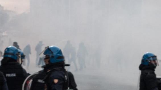 Salvini, scontri tra polizia e antagonisti