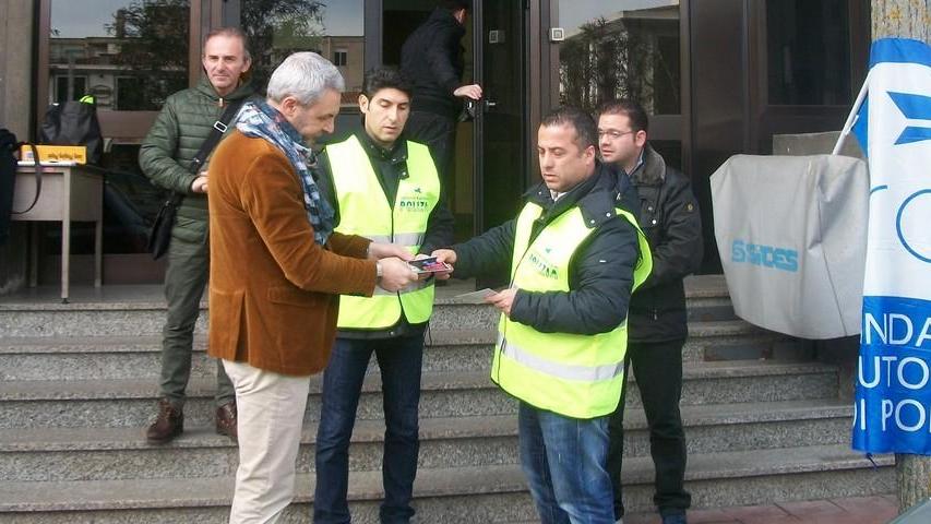 Tagli del Governo, protesta del Sap davanti alla questura