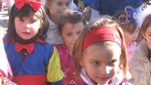 Un corteo colorato dei bambini