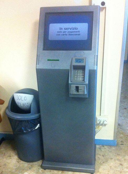 Protesta per il ticket si paga solo col bancomat 