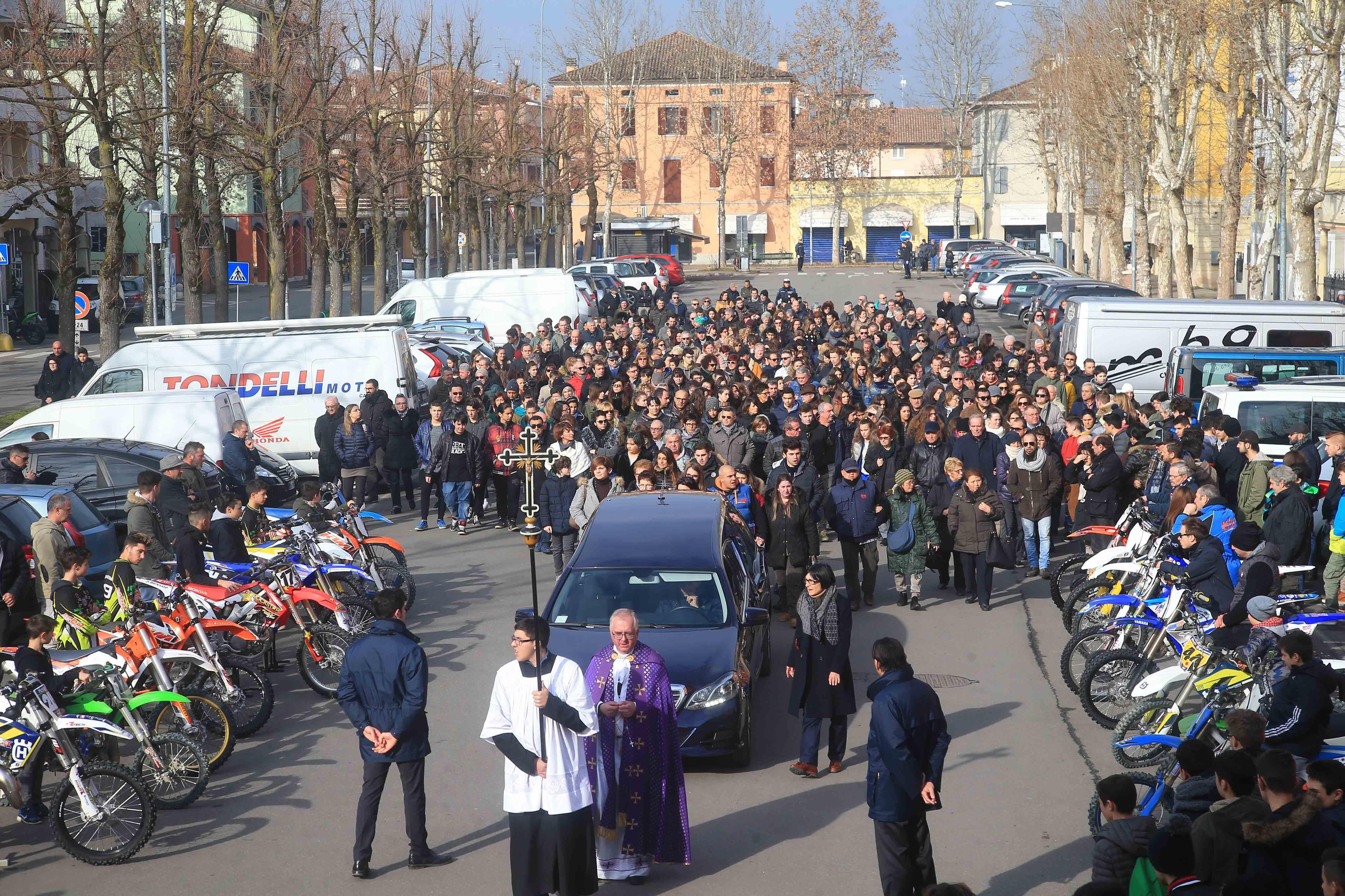 Il funerale del motocrossista