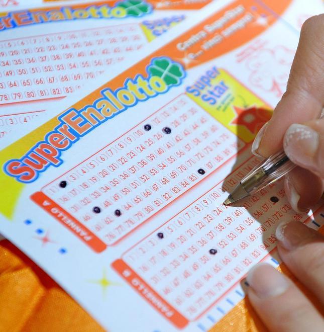 Vinti oltre 25mila euro al SuperEnalotto