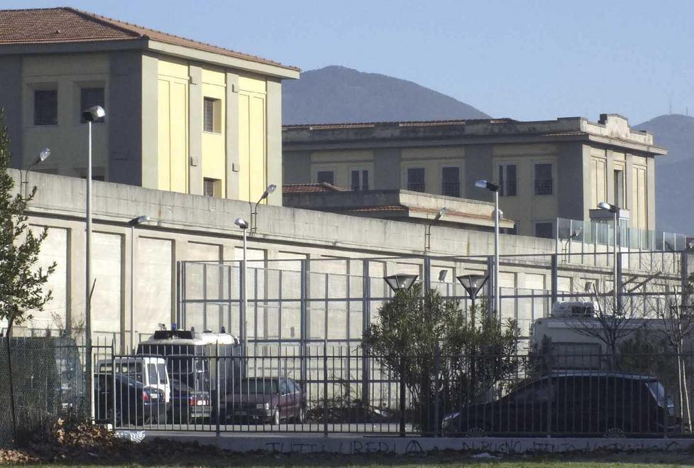 Picchia la moglie davanti ai figli Trentenne finisce in manette