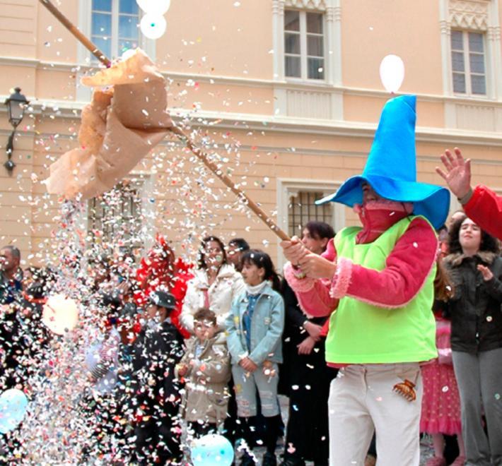 Pentolaccia in centro 