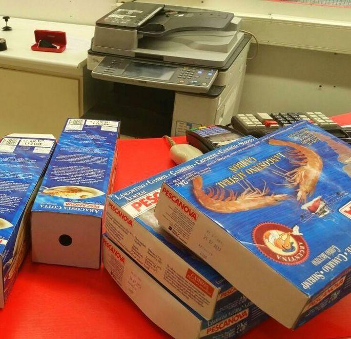 In cella dopo il furto di aragoste e gamberoni 