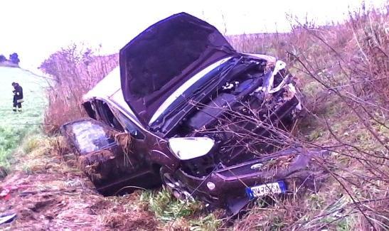 L’auto si ribalta, muore una donna 