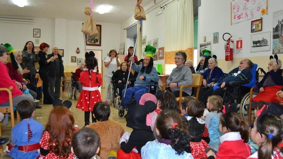 Pentolaccia della solidarietà anima la Casa di riposo