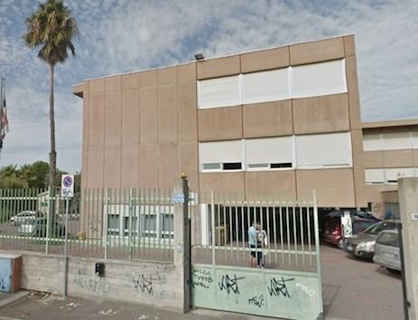 Solidarietà al dirigente insultato via web 