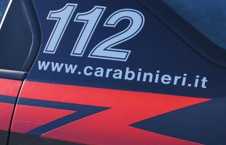 In giro con tirapugni e coltello: denunciati 
