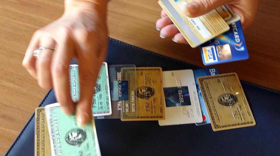 Paga il conto e la carta di credito viene clonata