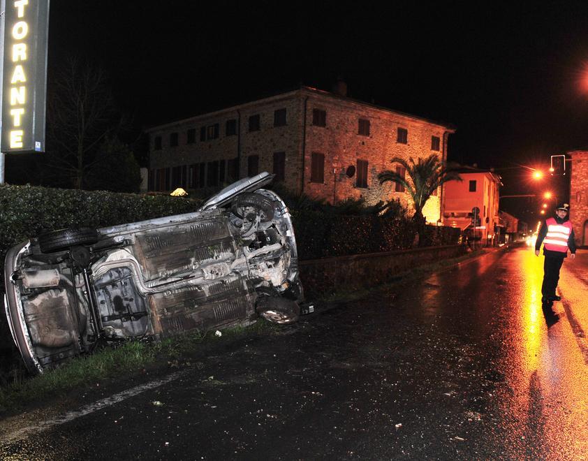 La Nissan capovolta (foto Sernacchioli)