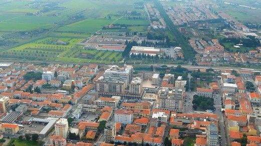 Una veduta aerea dell'abitato di Cecina