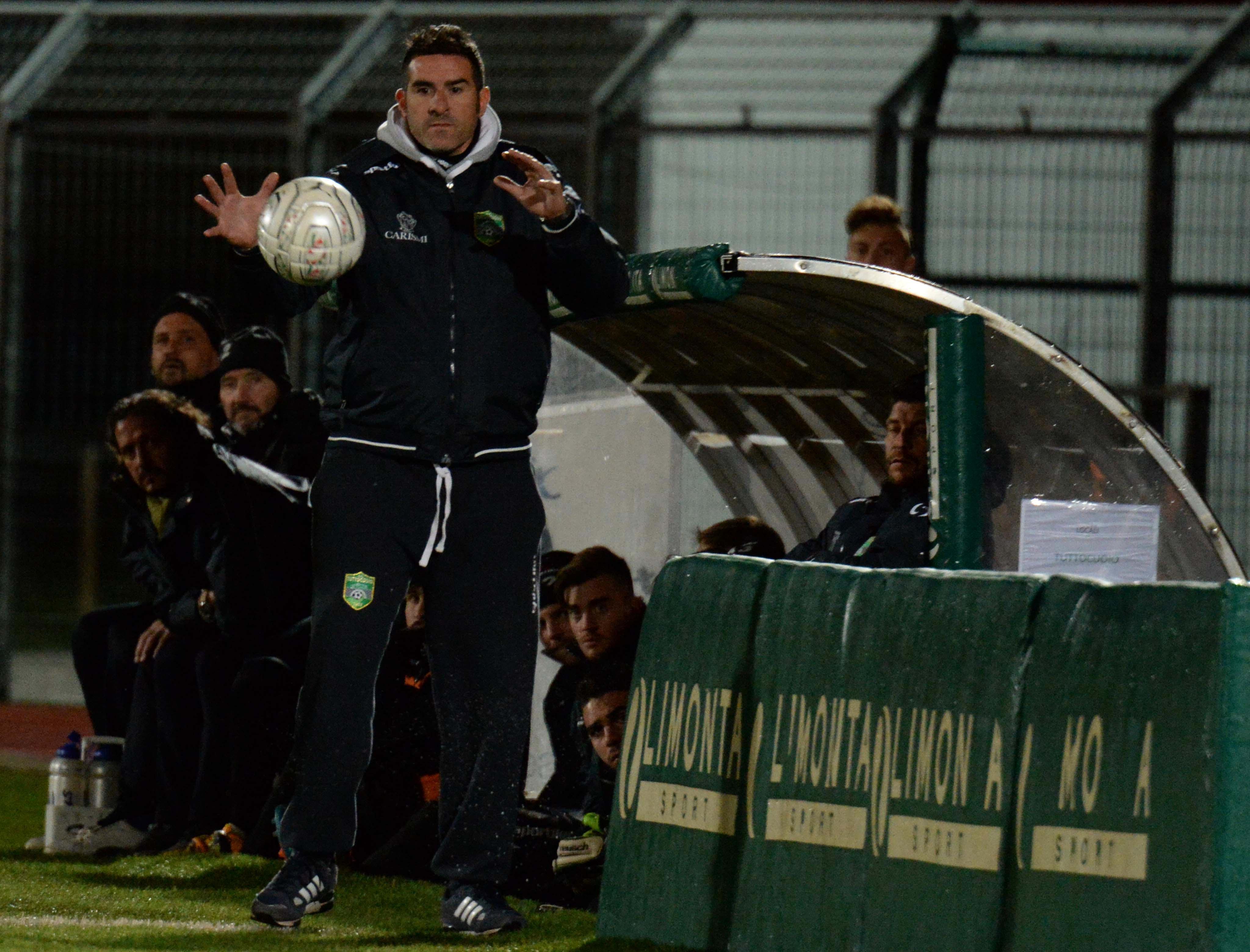 Il tecnico del Tuttocuoio, Cristiano Lucarelli (Foto Franco Silvi) 
