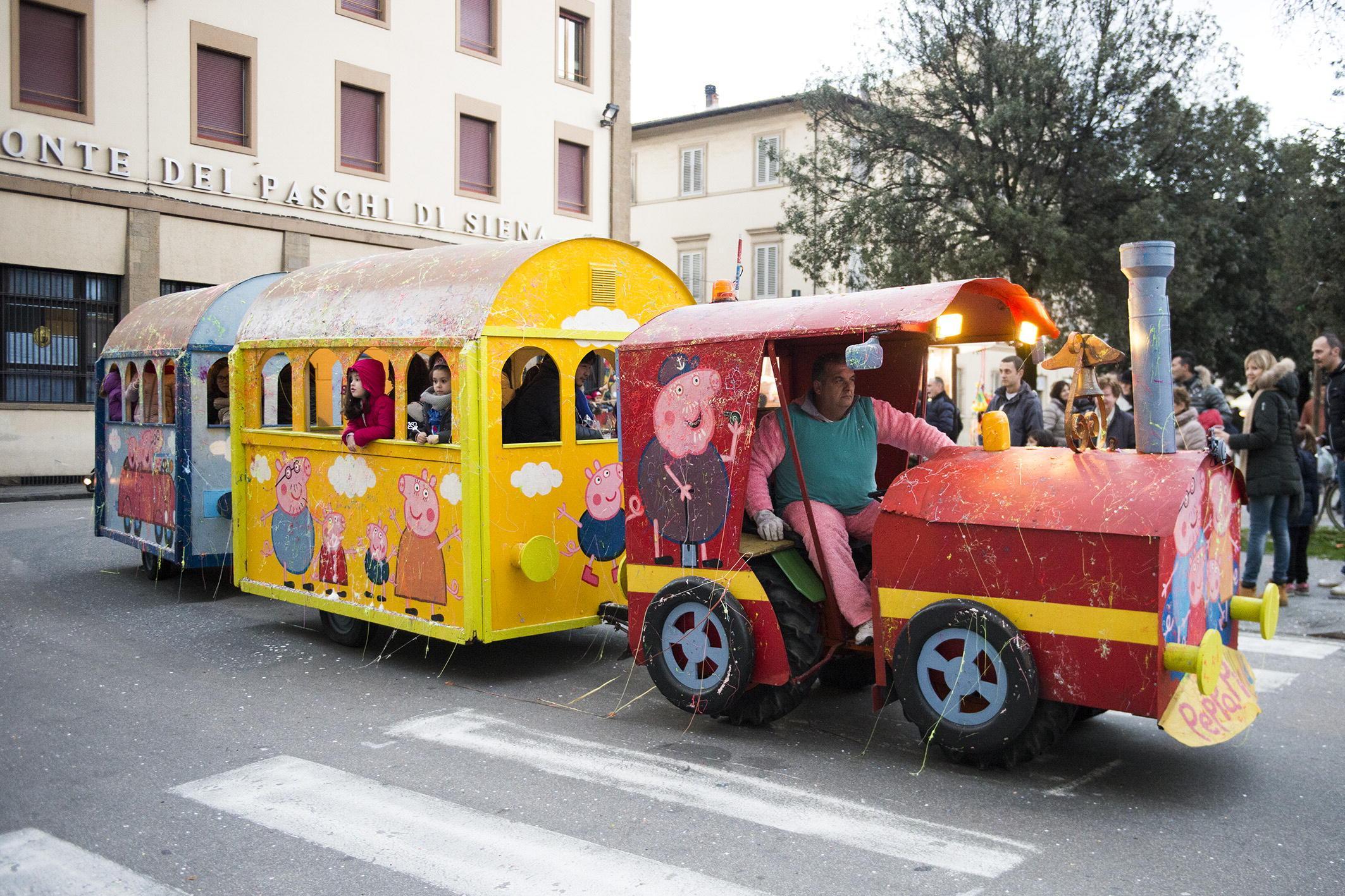 Un carro in piazza della Vittoria 