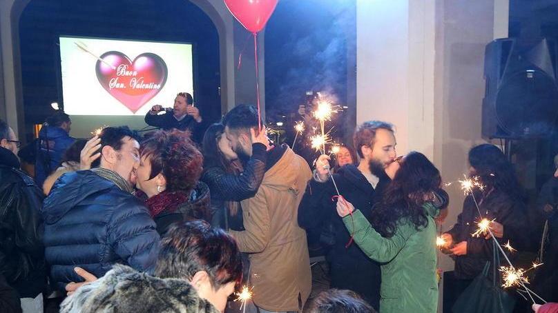 Il bacio collettivo va in onda al Kursaal