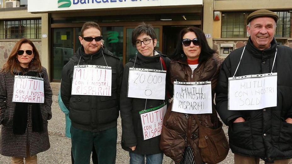 Doppia protesta contro il “Mutuo day”