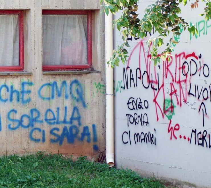 Spaccano i vetri a scuola la denuncia dei 5 Stelle 