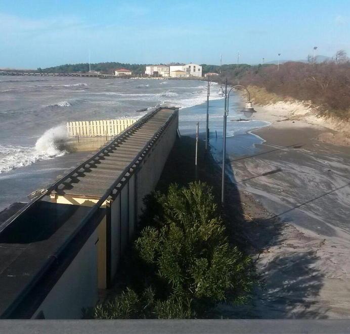 La marina invasa dall’acqua Raffica di proteste a Vada 