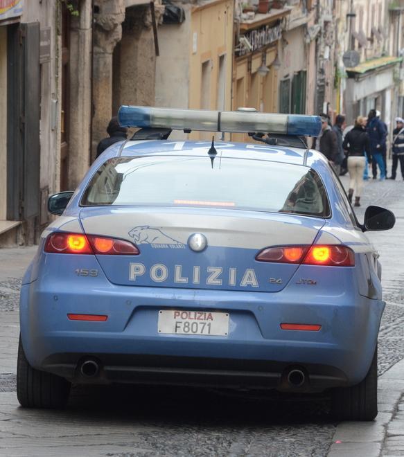 Pugni a poliziotto e a un posteggiatore, nigeriano in cella 