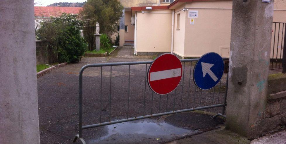 Crolla il cancello paura a scuola 