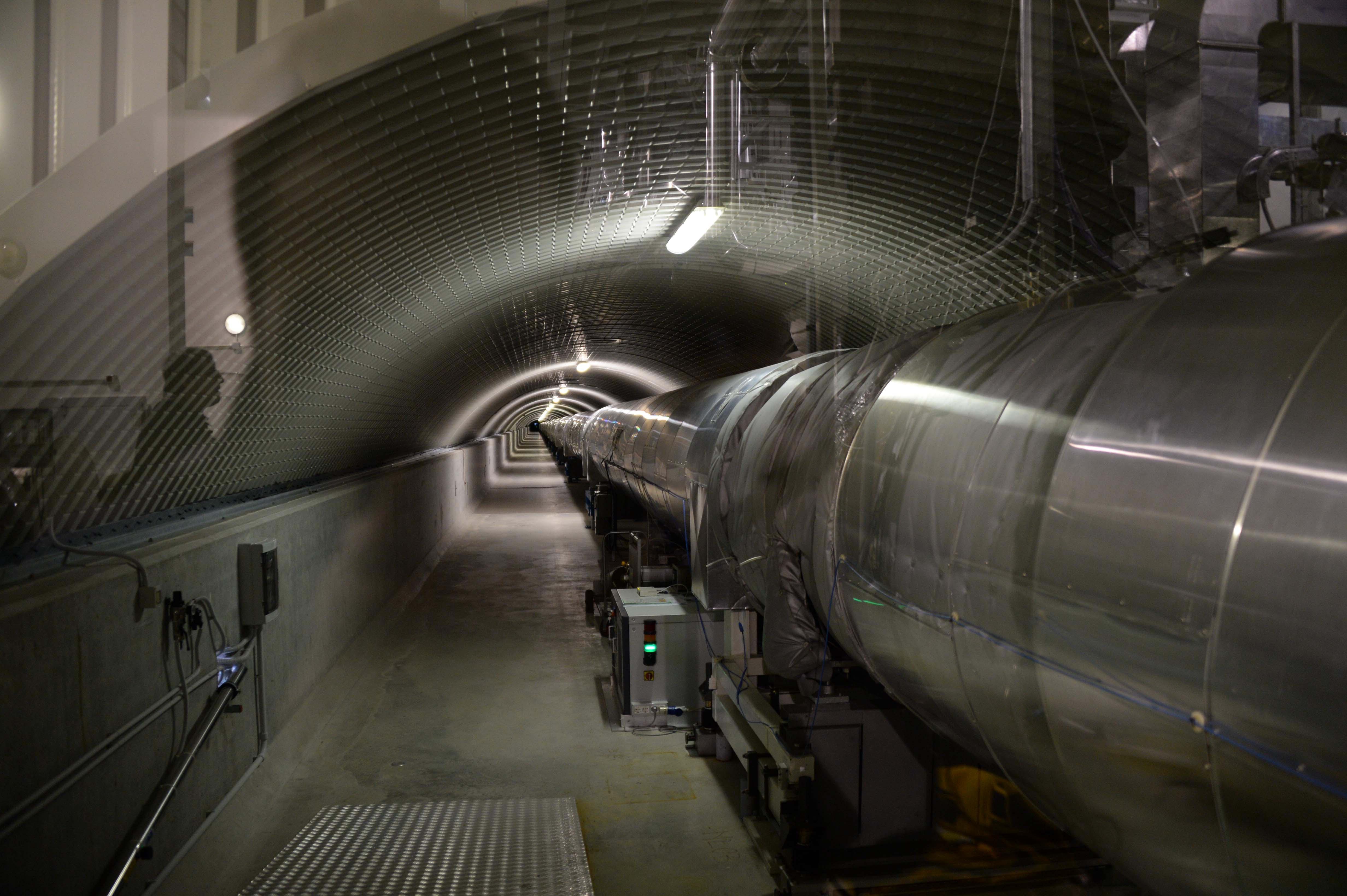 Alcuni degli impianti dell'antenna Virgo a Cascina (foto Franco Silvi)