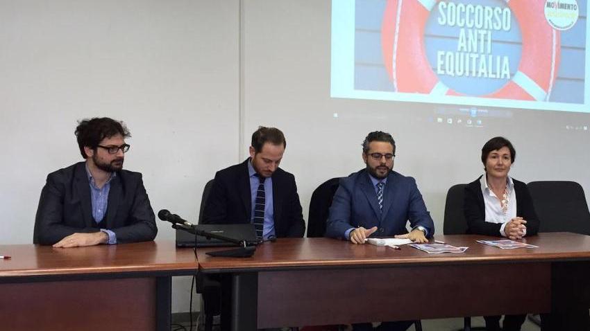Al tavolo gli esponenti del M5S: Gabriele Pardo, Luca Auricella, Giacomo Giannarelli ed Elisabetta Zuccaro