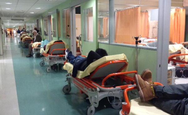 Giovane muore a 25 anni ipotesi cocktail alcol-droga 