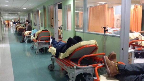 Giovane muore a 25 anni ipotesi cocktail alcol-droga