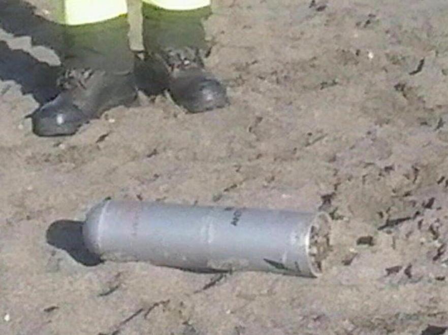 Un razzo di missile sulla spiaggia 