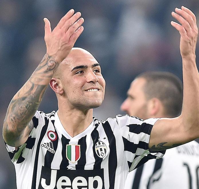 Juve, festa-social. Ma Allegri: «È ancora lunga» 