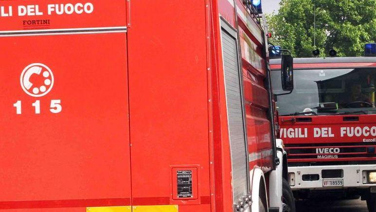 Incendio devasta un appartamento, alloggio inagibile