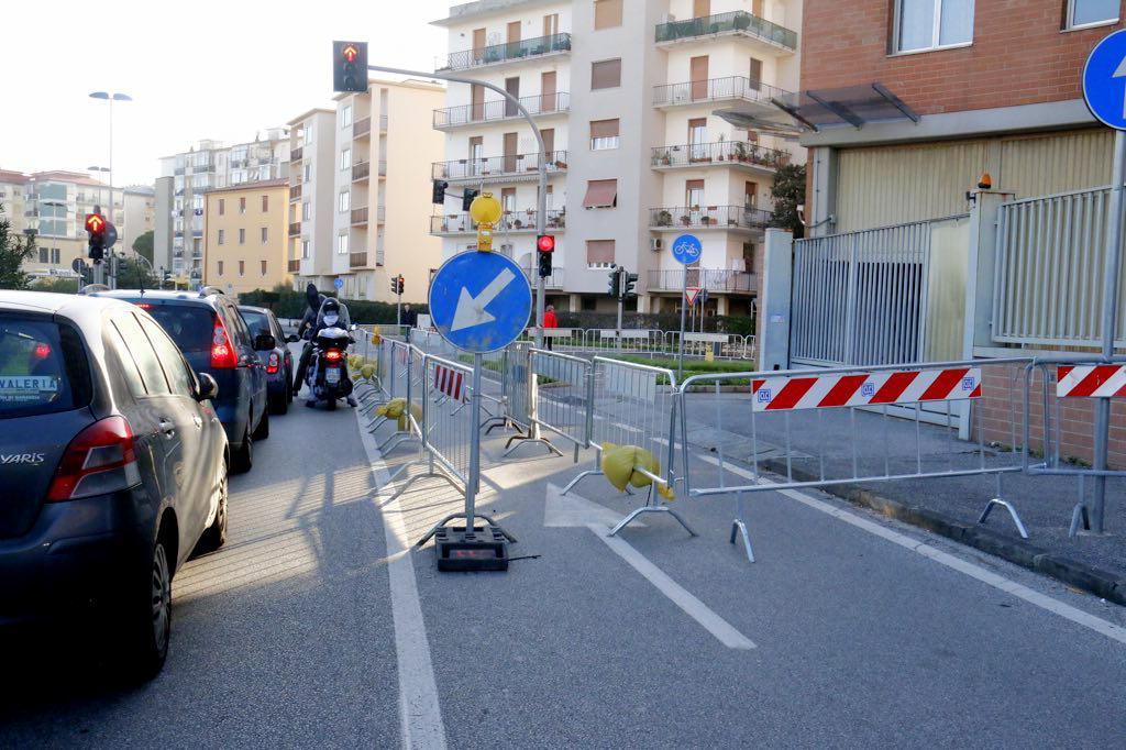 Il coas sul viale Boccaccio per via del restringimento della carreggiata 