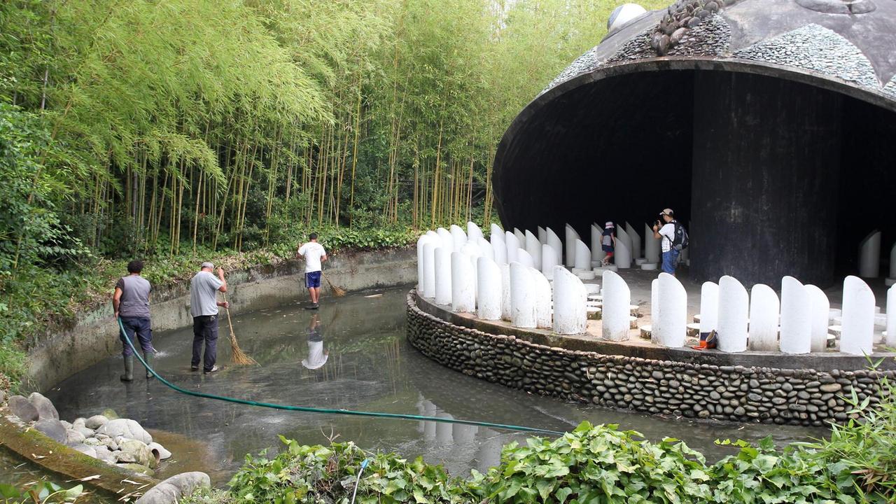 La balena dell'attuale parco di Pinocchio (foto Nucci)