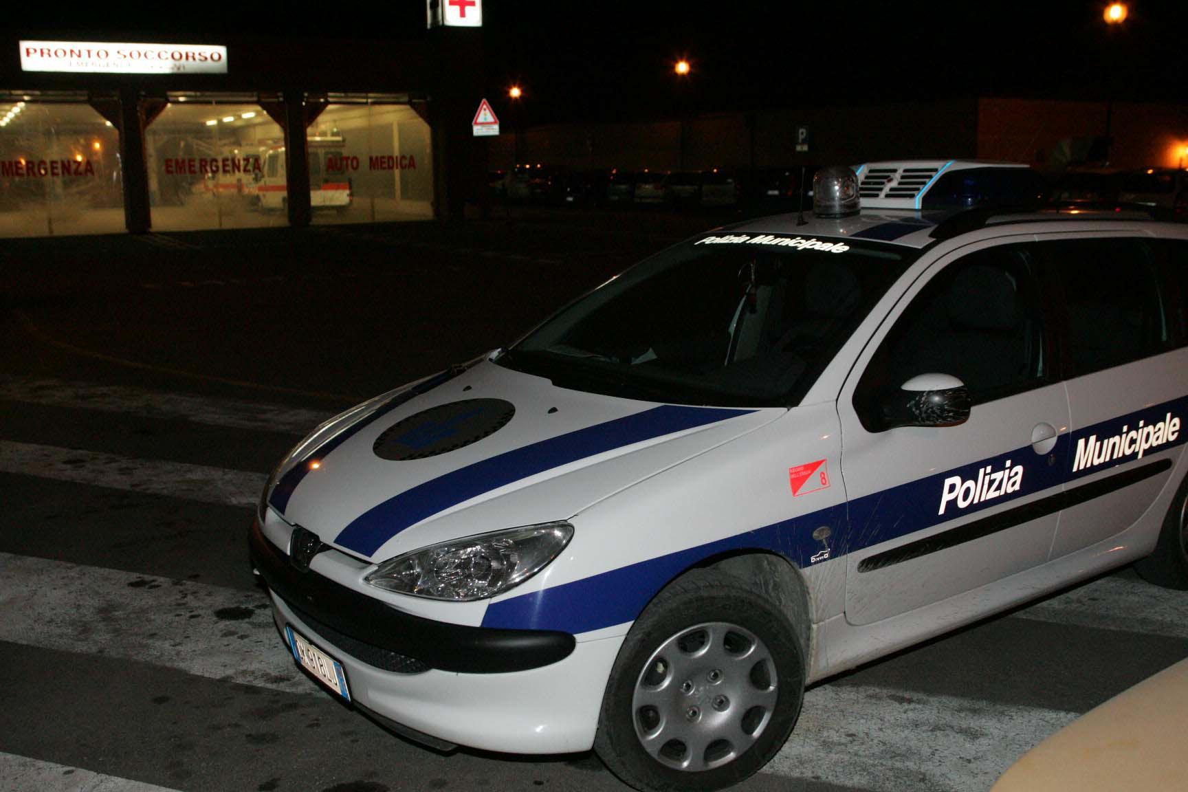 Reggio Emilia, rubano il defibrillatore ai vigili urbani