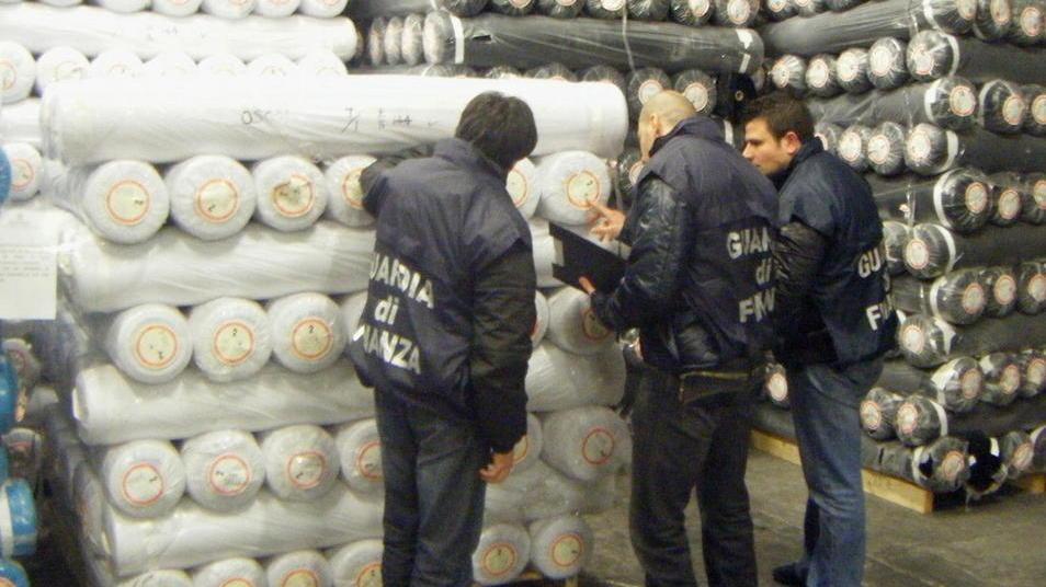 Contrabbando di tessuti per due milioni