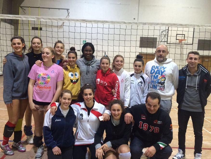 La bella Yaima Ortiz si racconta ai giovani della pallavolo 