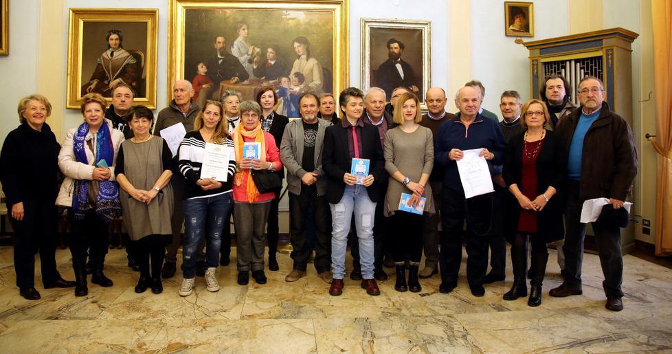 Edicole, un “Sorriso quotidiano” fatto di poesie, racconti e dialetto