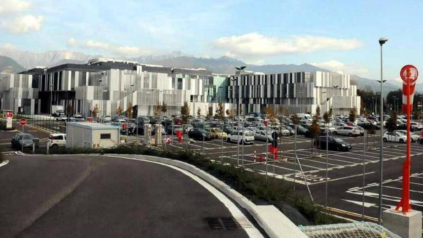 Telefonini muti all'ospedale Apuane, decide il Consiglio di Stato